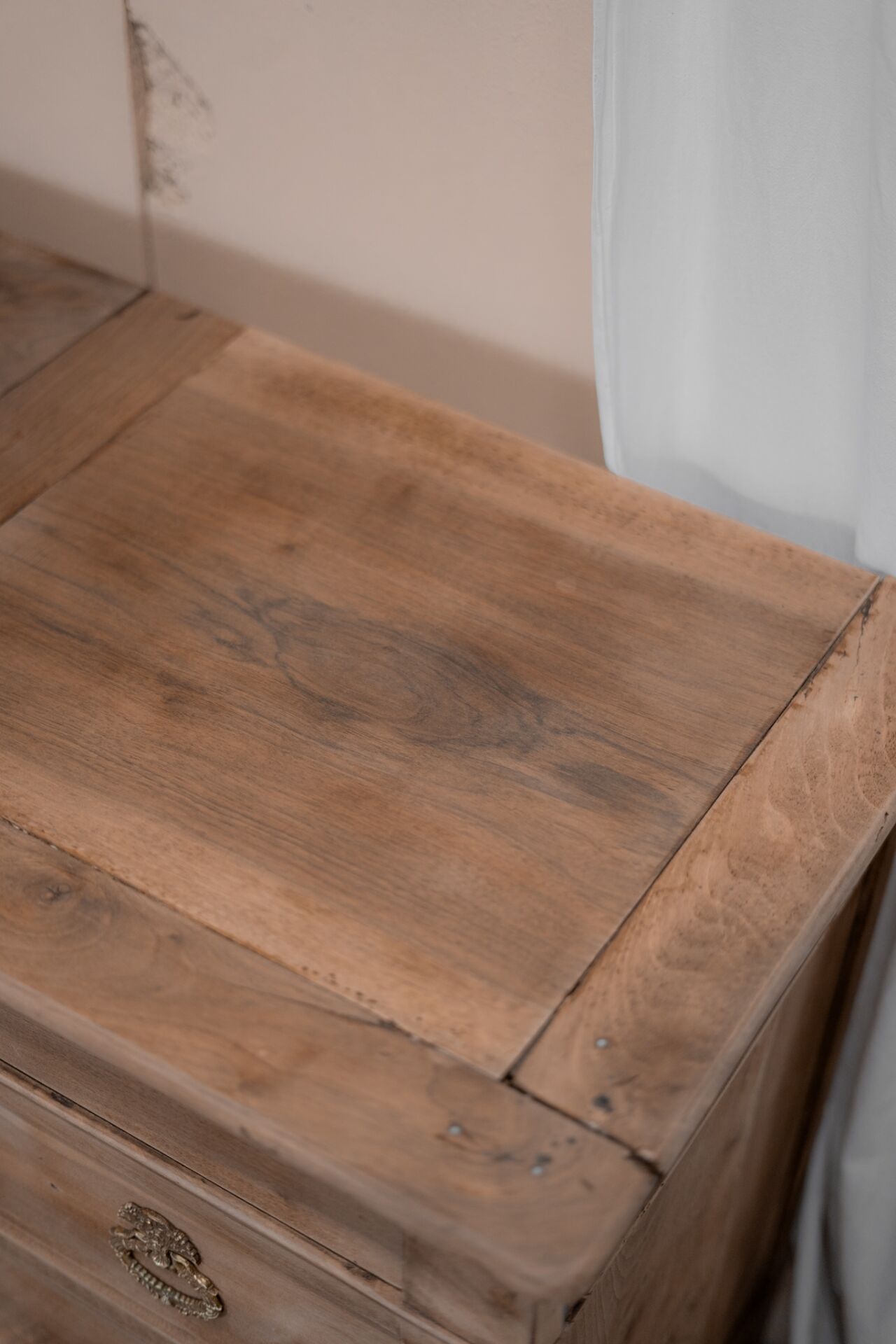 Commode en noyer massif
