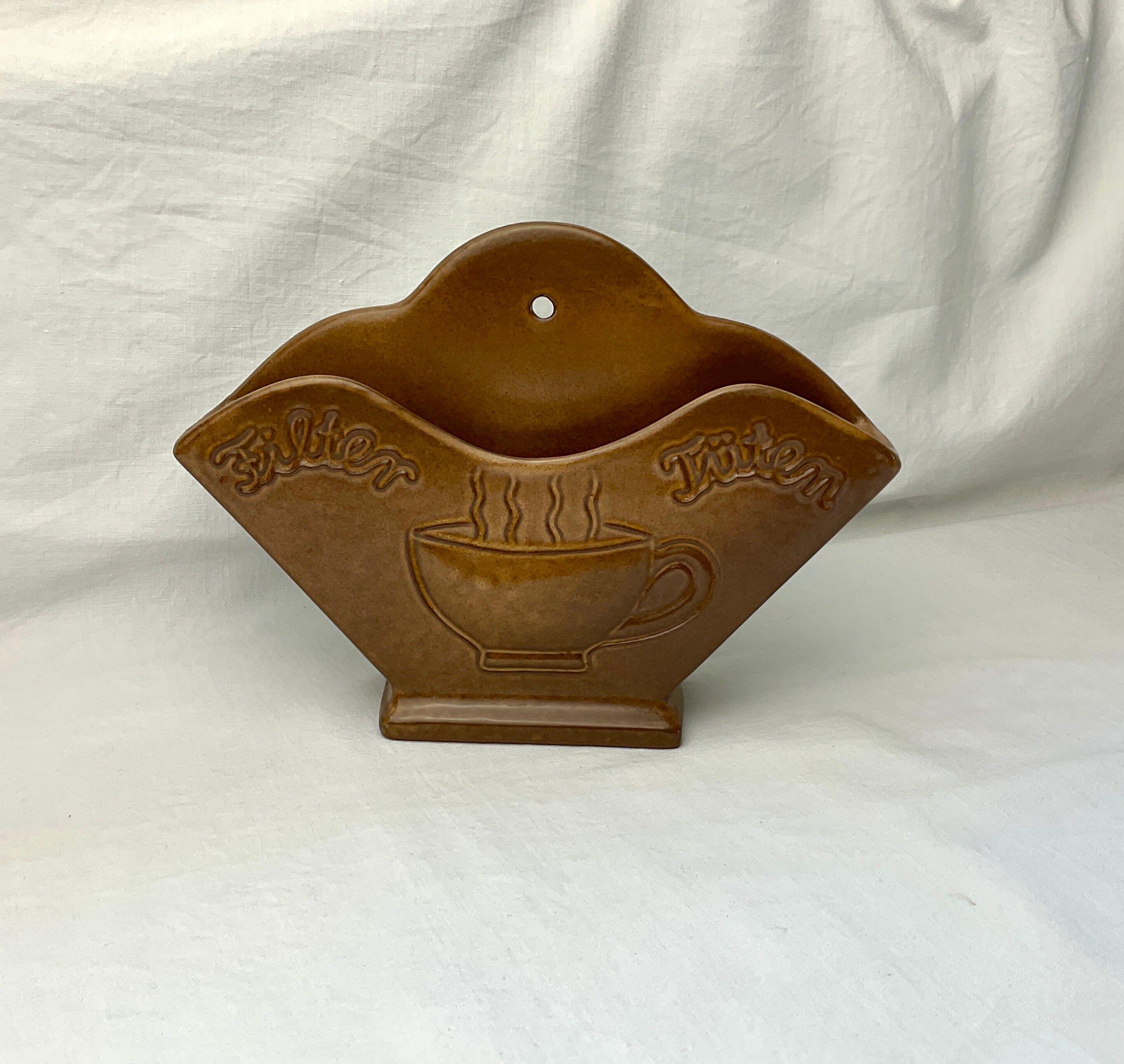 Wall-mounted terracotta coffee filter pot