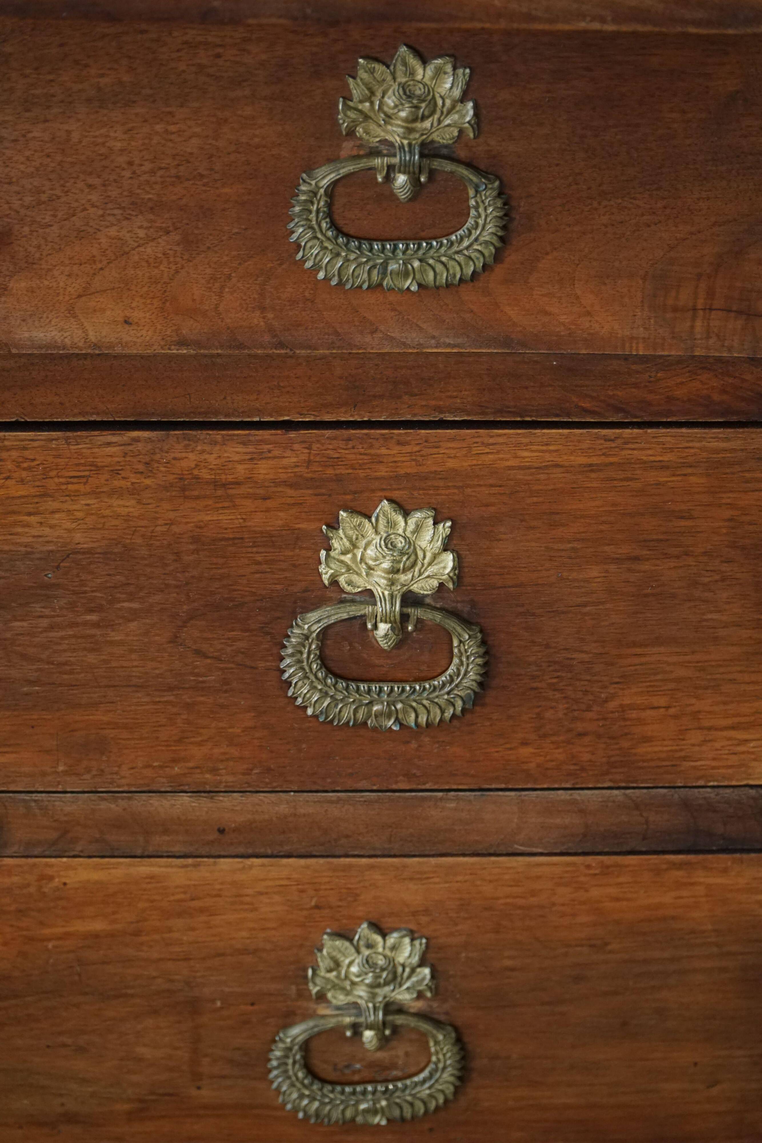 French Empire Commode / Commode, walnut and bronze mounts, 19th century
