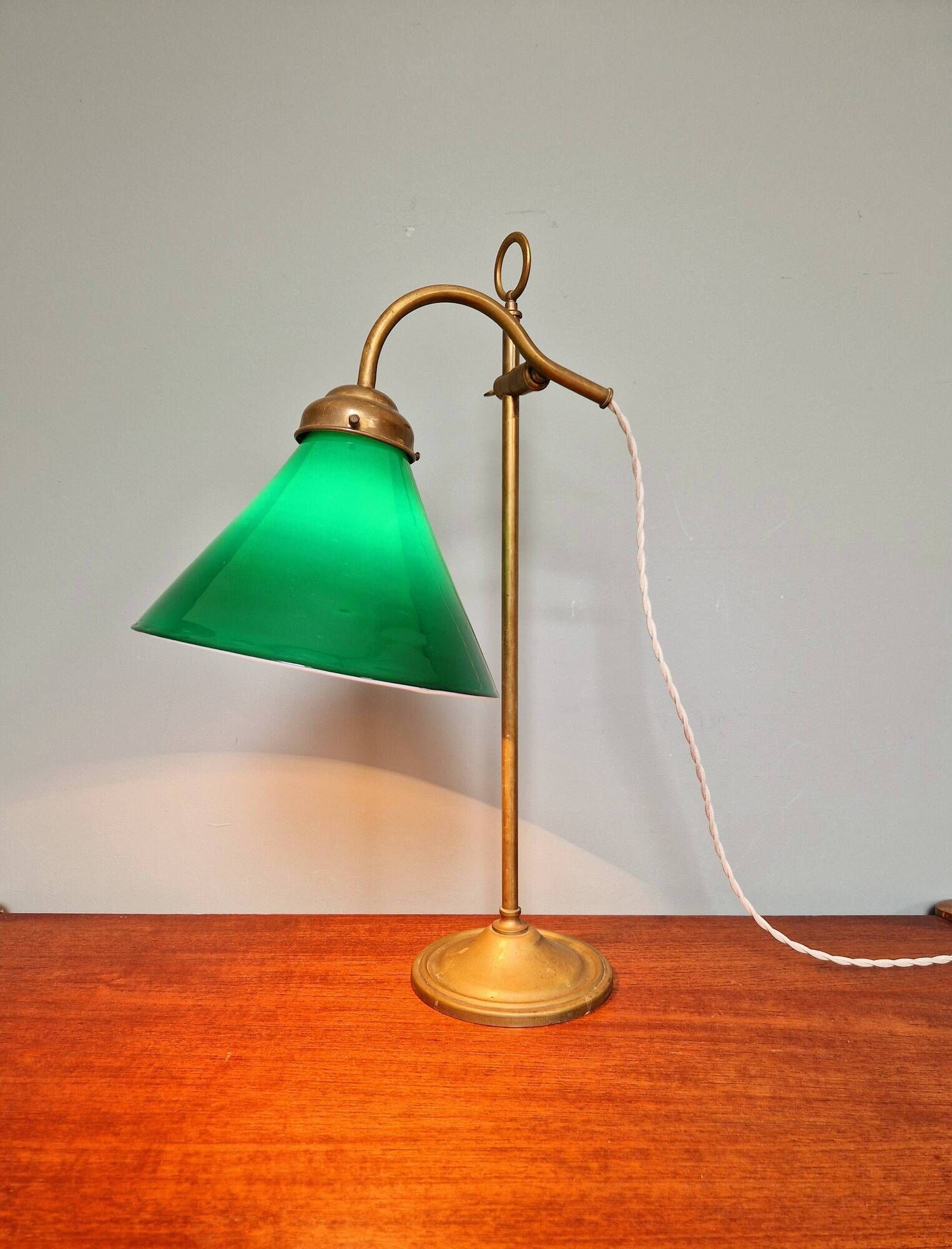 Art Deco desk lamp in brass and conical green opaline, 1920s-30s