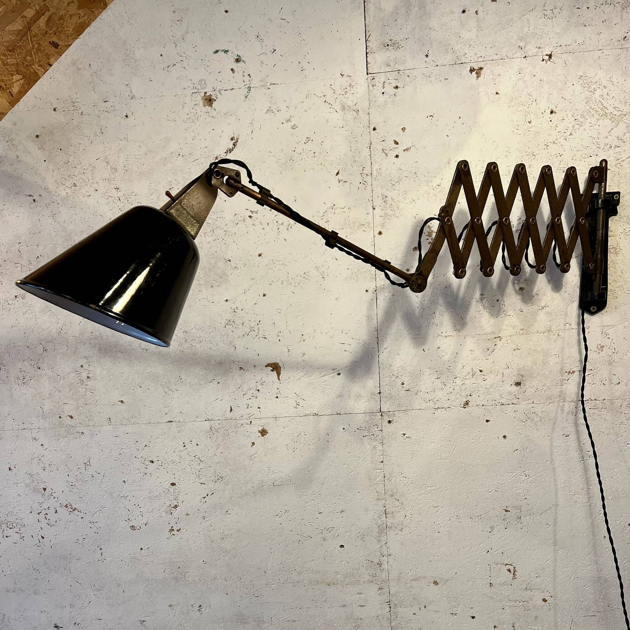 Rare English "Walligraph" accordion lamp, "Radialite" model, 1930s