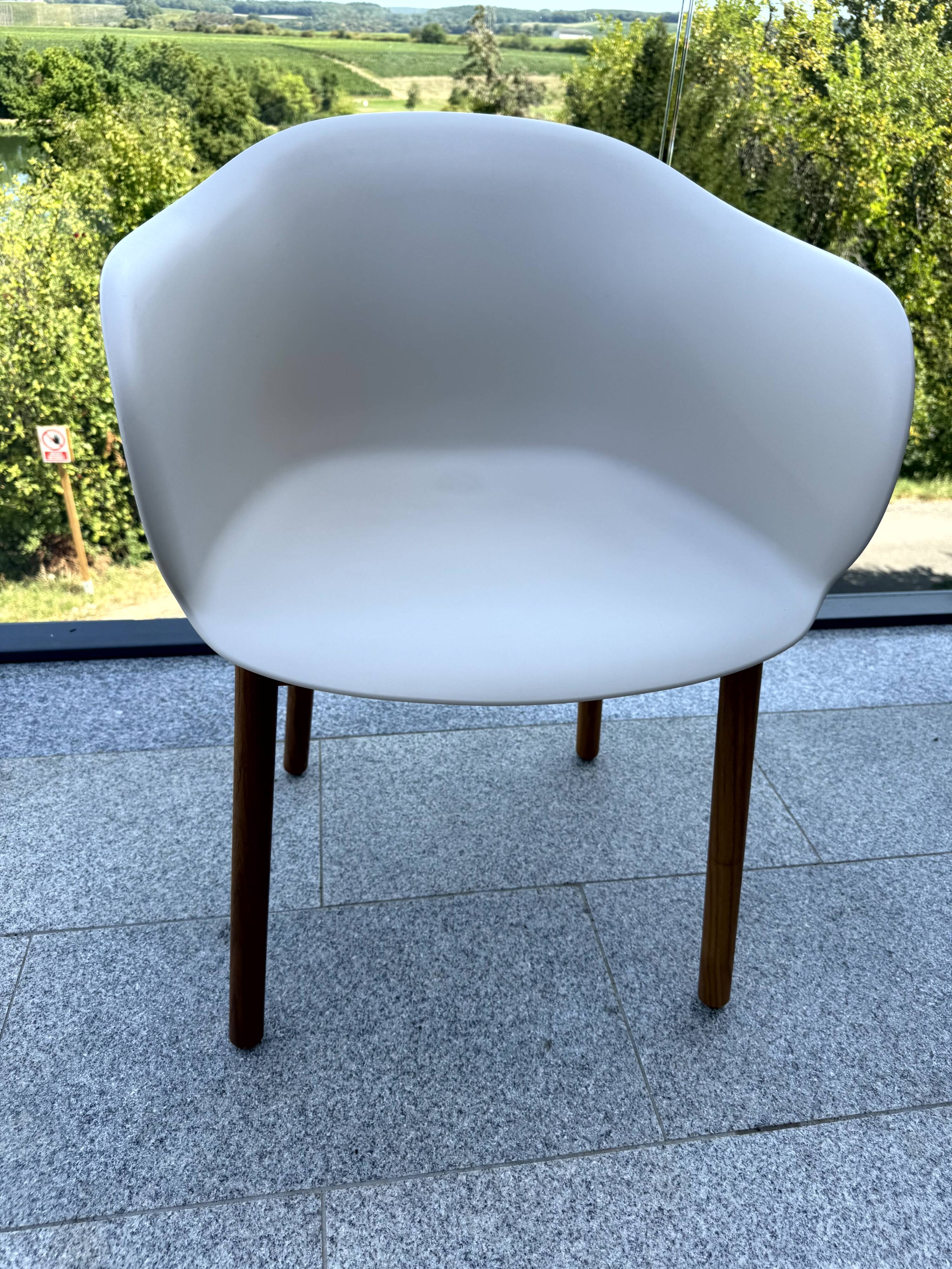 Scandinavian chair “Elefy style”, white shell & wooden legs – like new