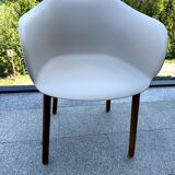 Scandinavian chair “Elefy style”, white shell & wooden legs – like new