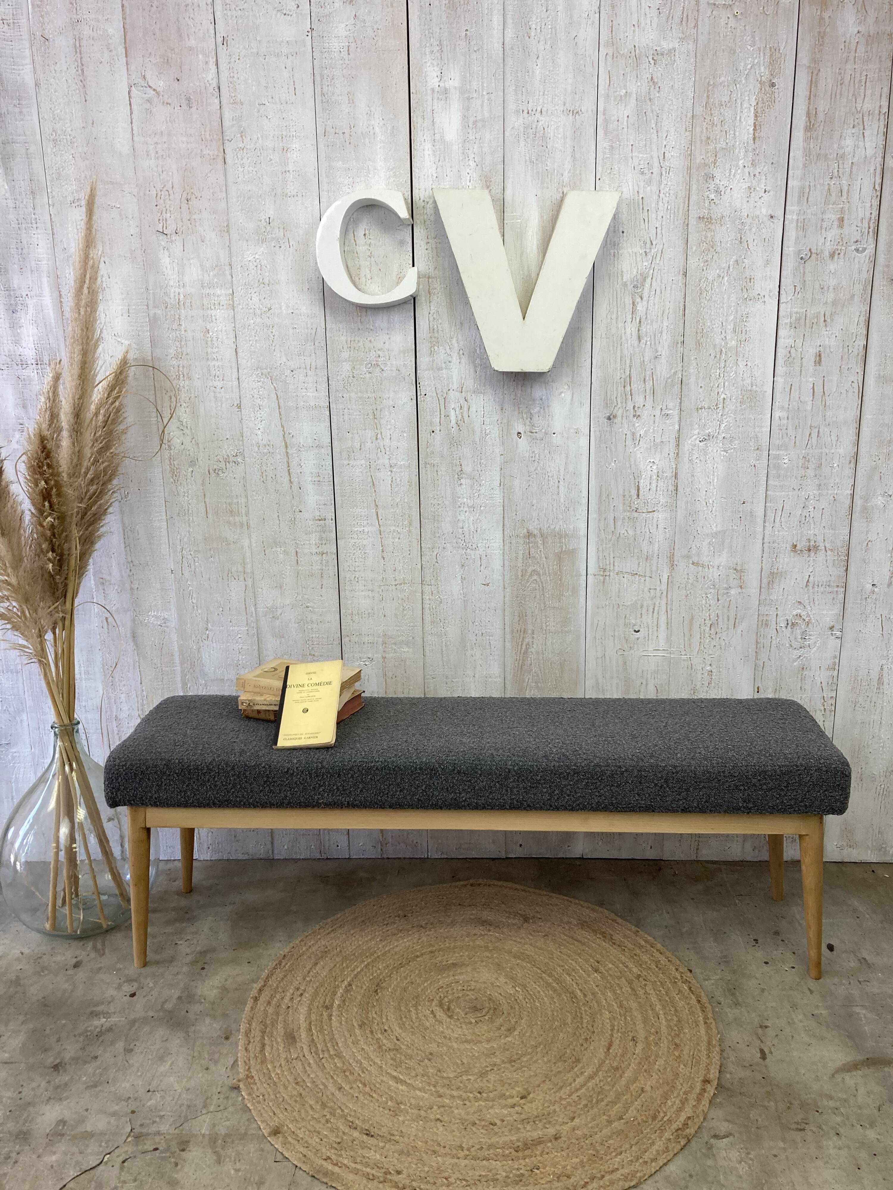 Scandinavian bench with curls