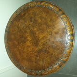Sculpted pedestal table in Walnut of the XIX century