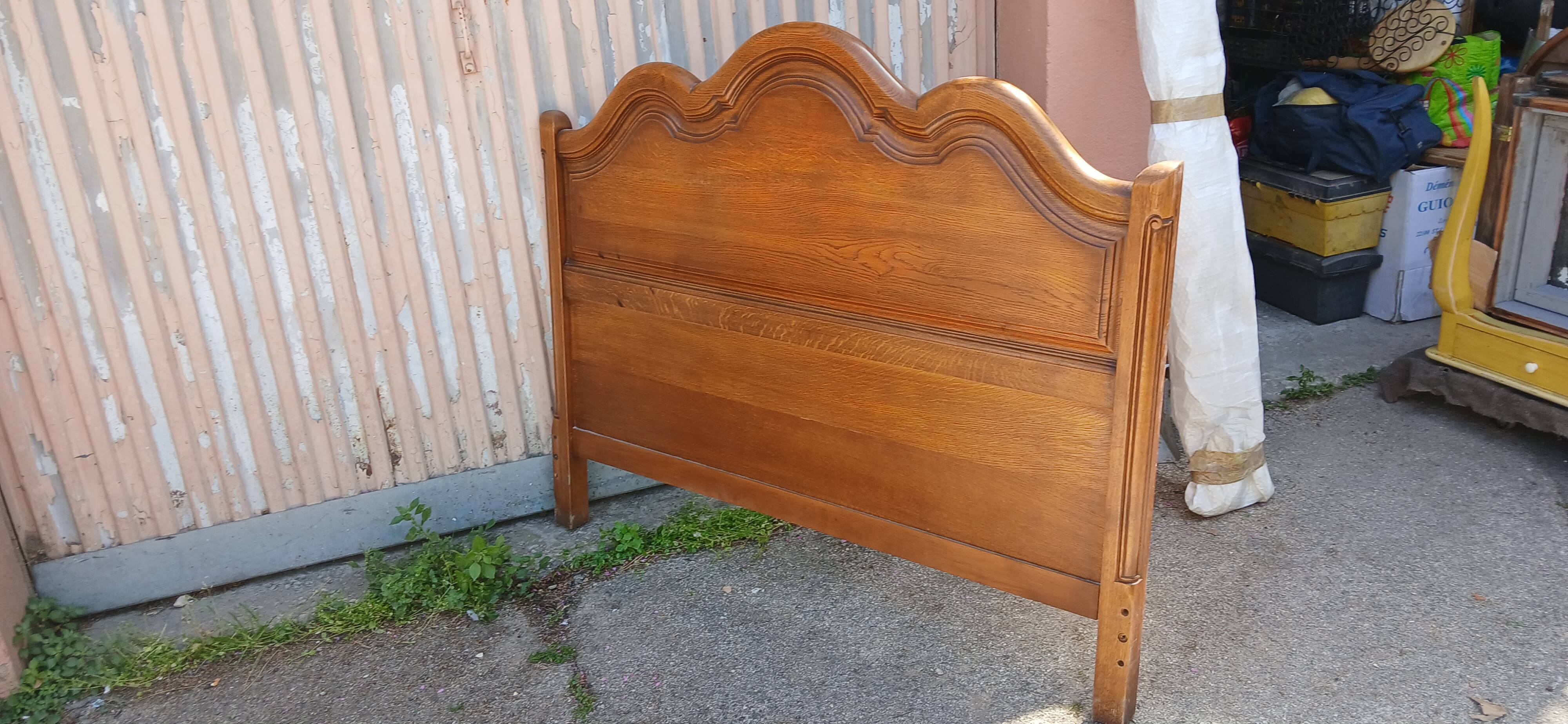 Double bed in solid oak.