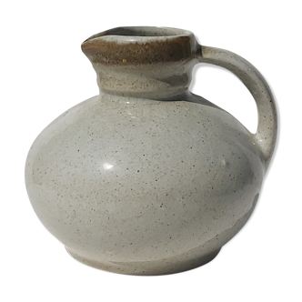 Pitcher Jean Austruy in sandstone