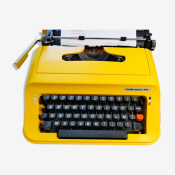 Typewriter Underwood 319 vintage yellow