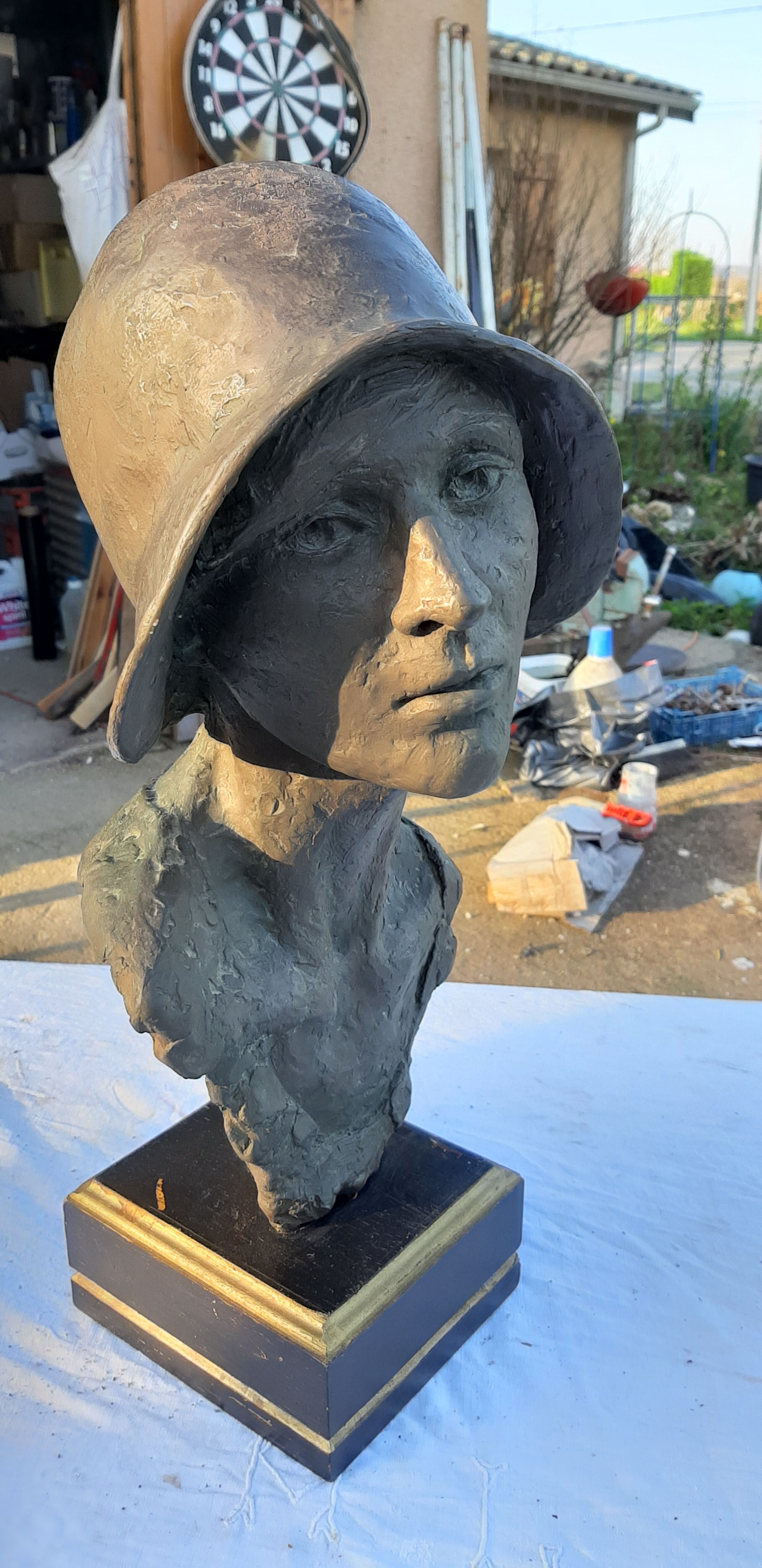 Bust woman