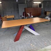 Grande table à manger par Bonaldo