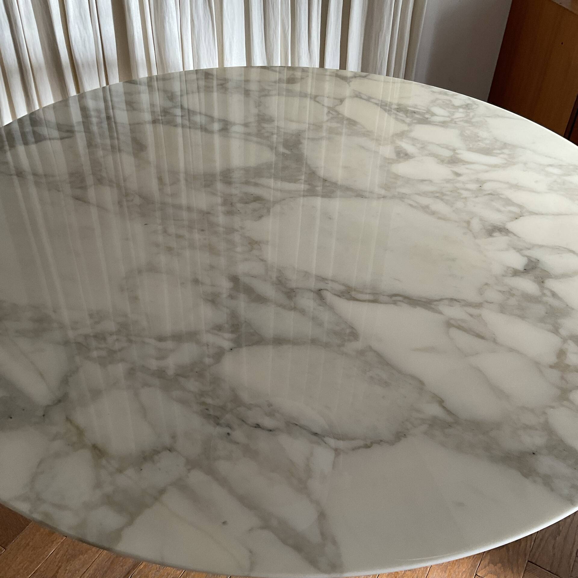 Tulip Knoll Table Saarinen + 4 chairs – Vintage design – Calacatta marble
