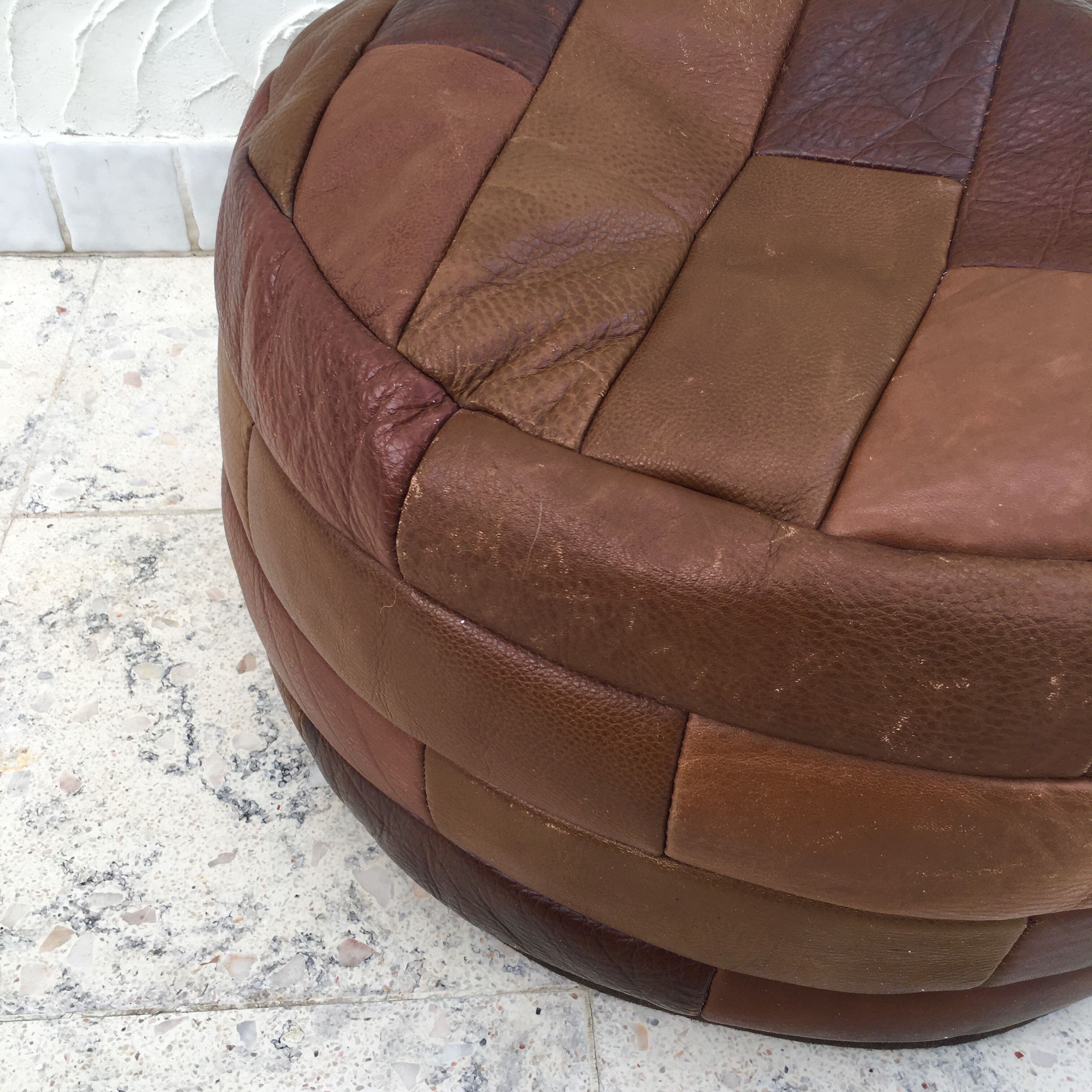 Sede leather pouf