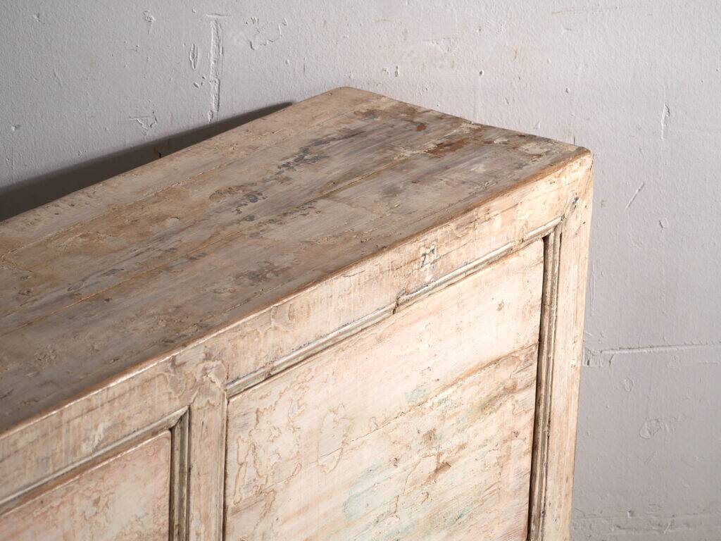 Buffet ancien peint en bois de pin – Chine, vers 1900