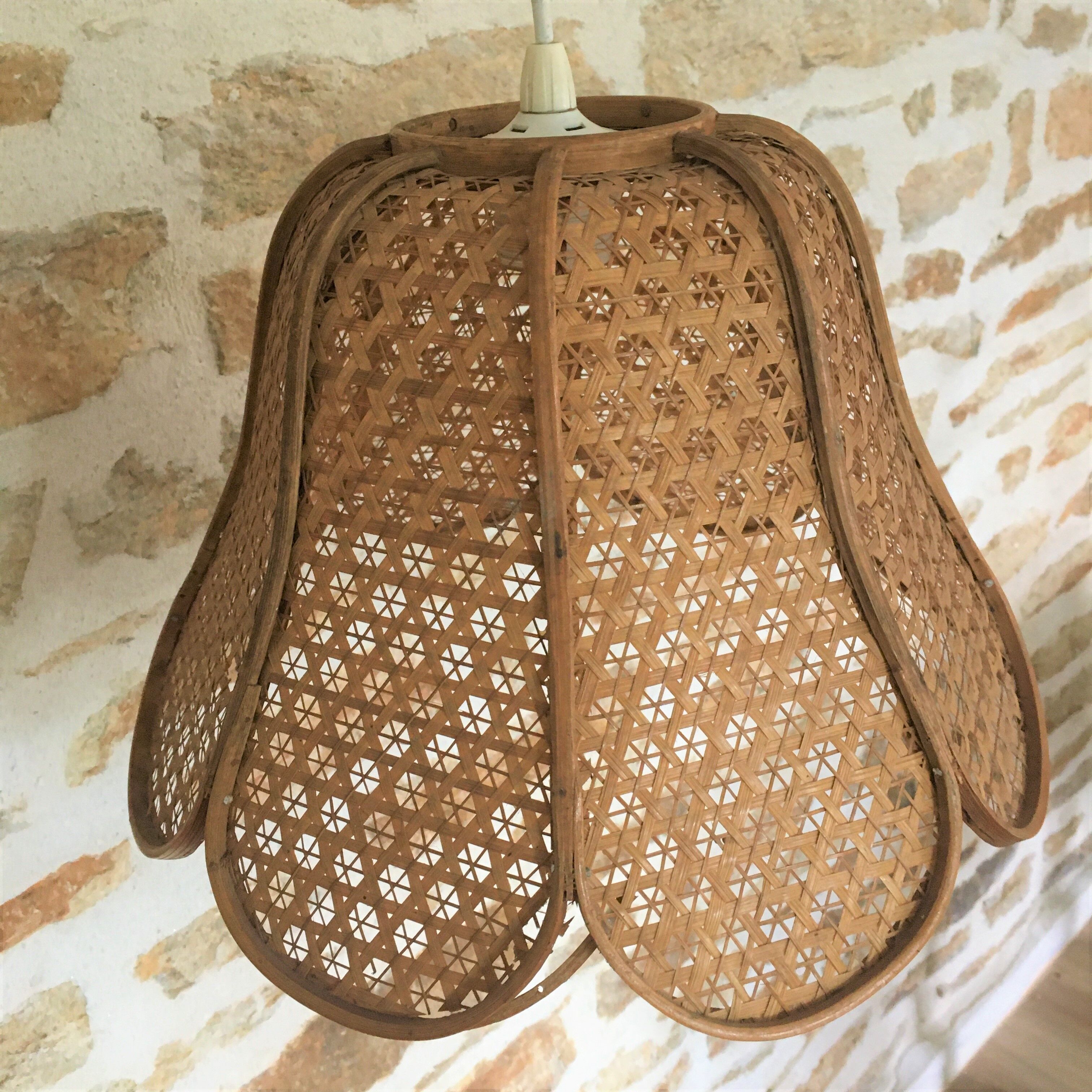 Lot of two rattan flower suspensions