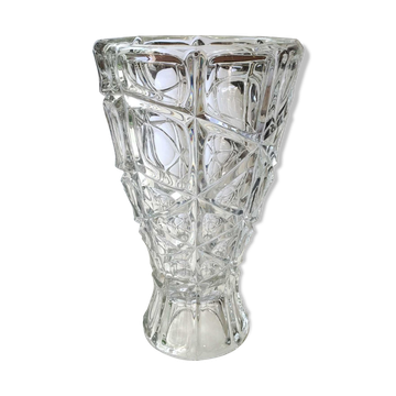 Vase design vintage en cristal. motifs à facettes, croisillons. col évasé