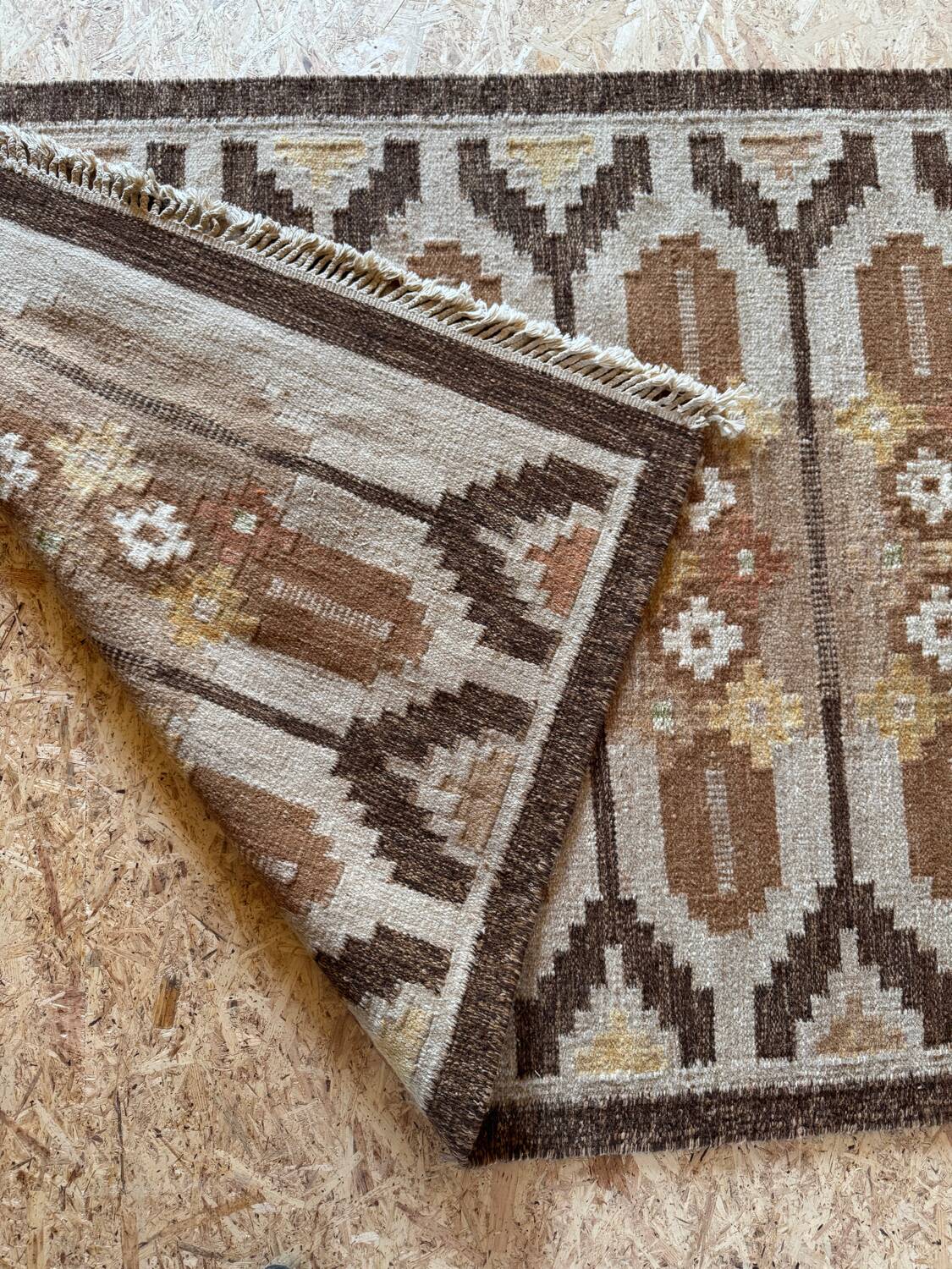 Tapis rolakan scandinave tissé à la main par Ingegerd Silow, Suède