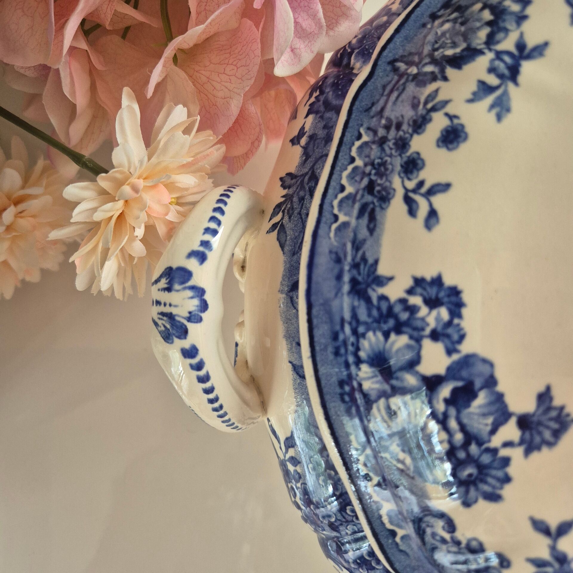 Villeroy and Boch soup tureen model Fides