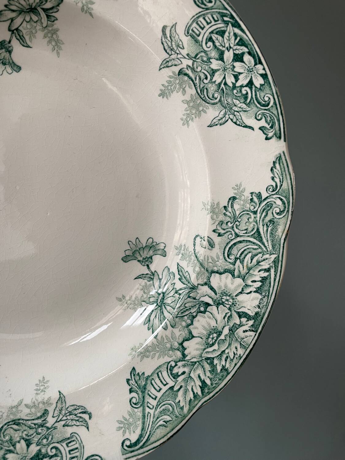 Série de 8 assiettes creuses Terre de Fer, faïence d’Onnaing « Sylvia »