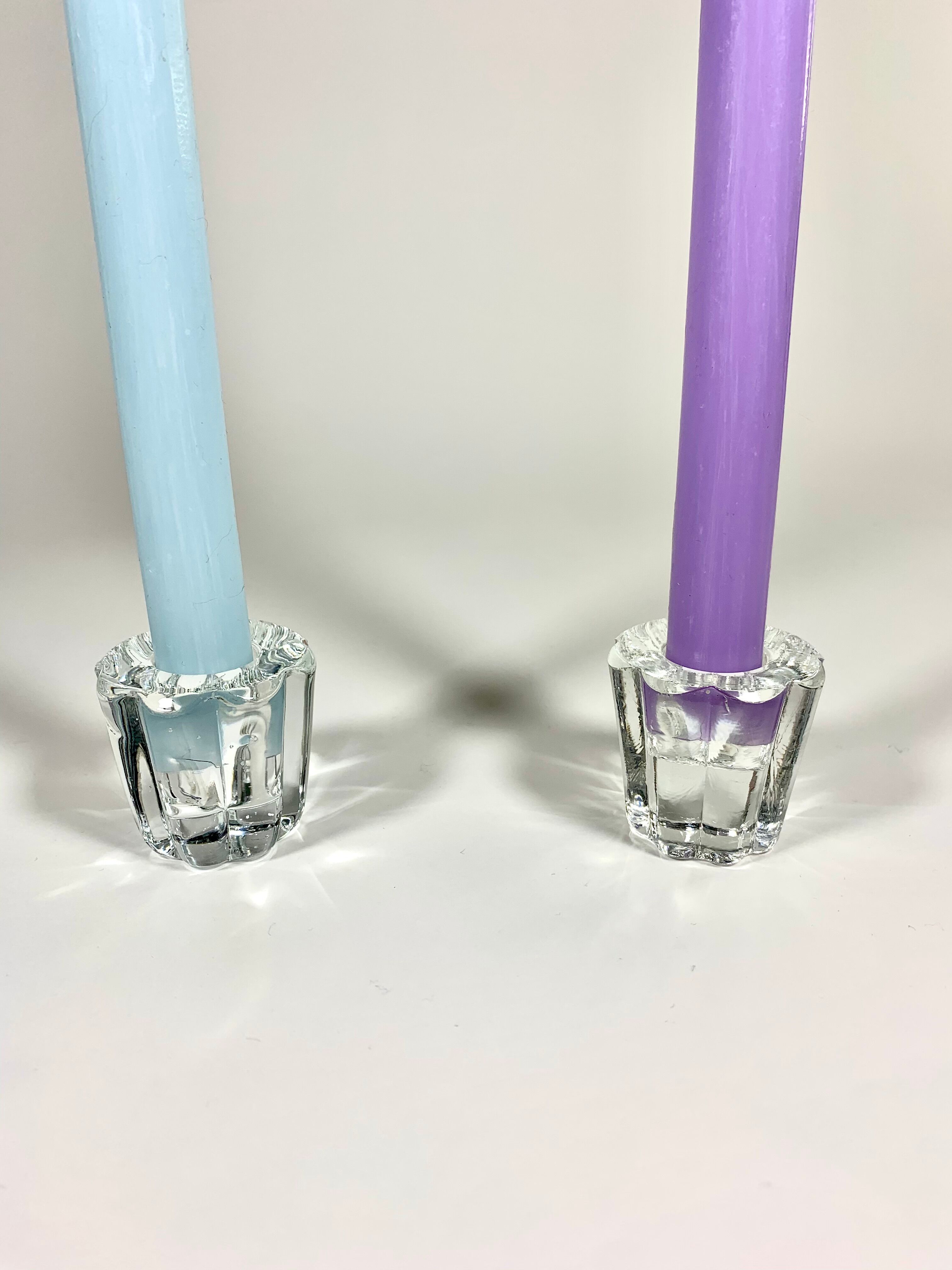 Paire de bougeoirs en verre forme haute cannelée arts de la table français du XXème siècle
