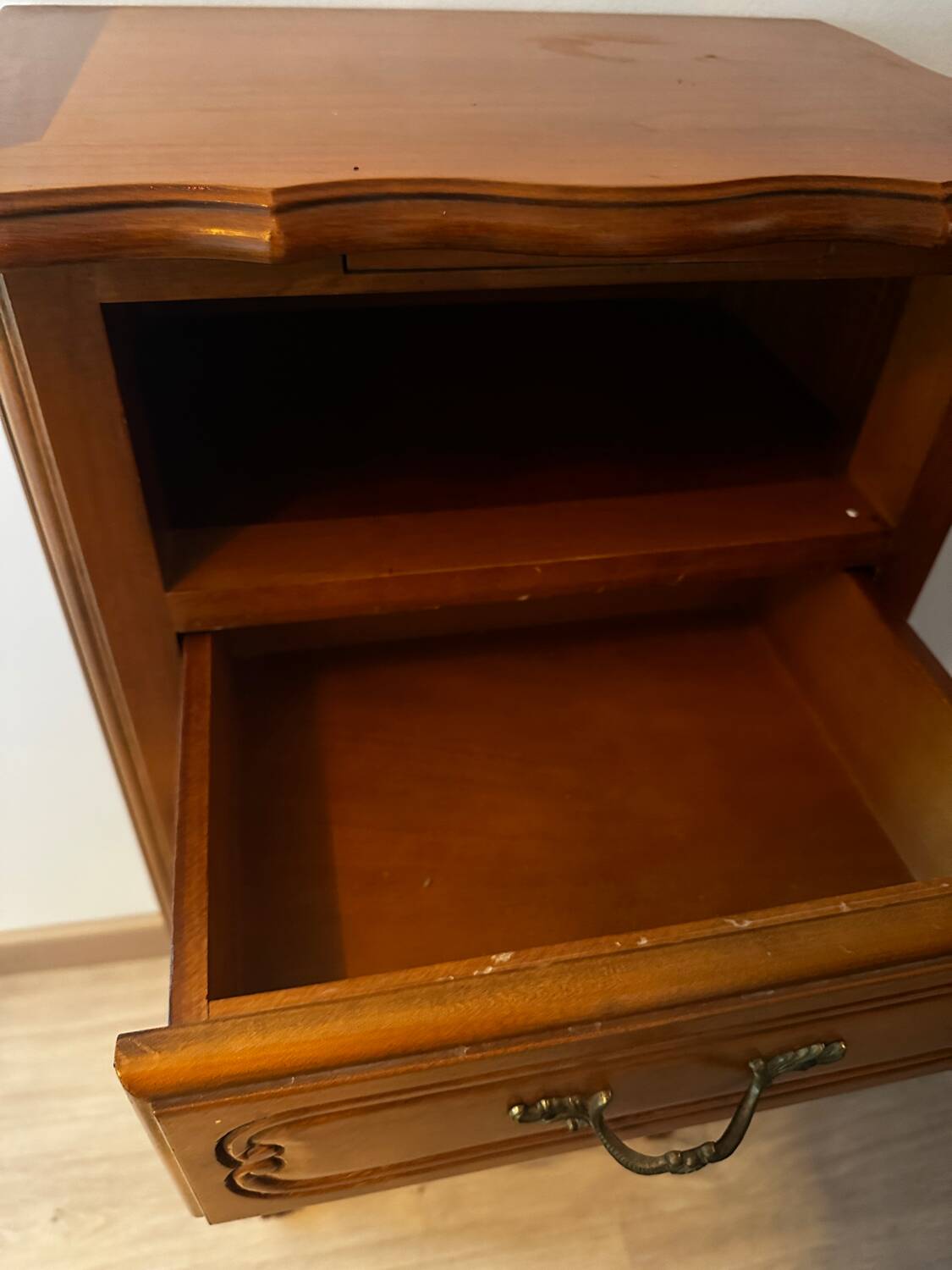 Meuble téléphone ancien