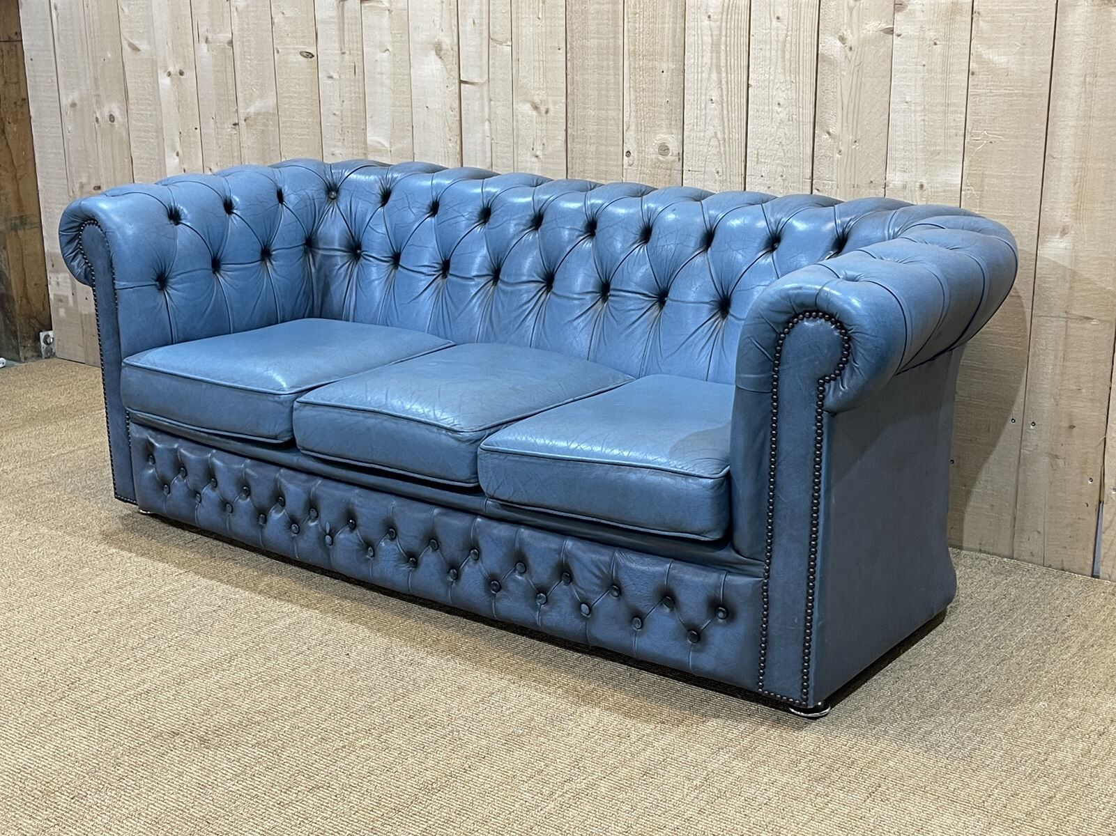 English Chesterfield 3-seater sofa in blue leather from the 1980s