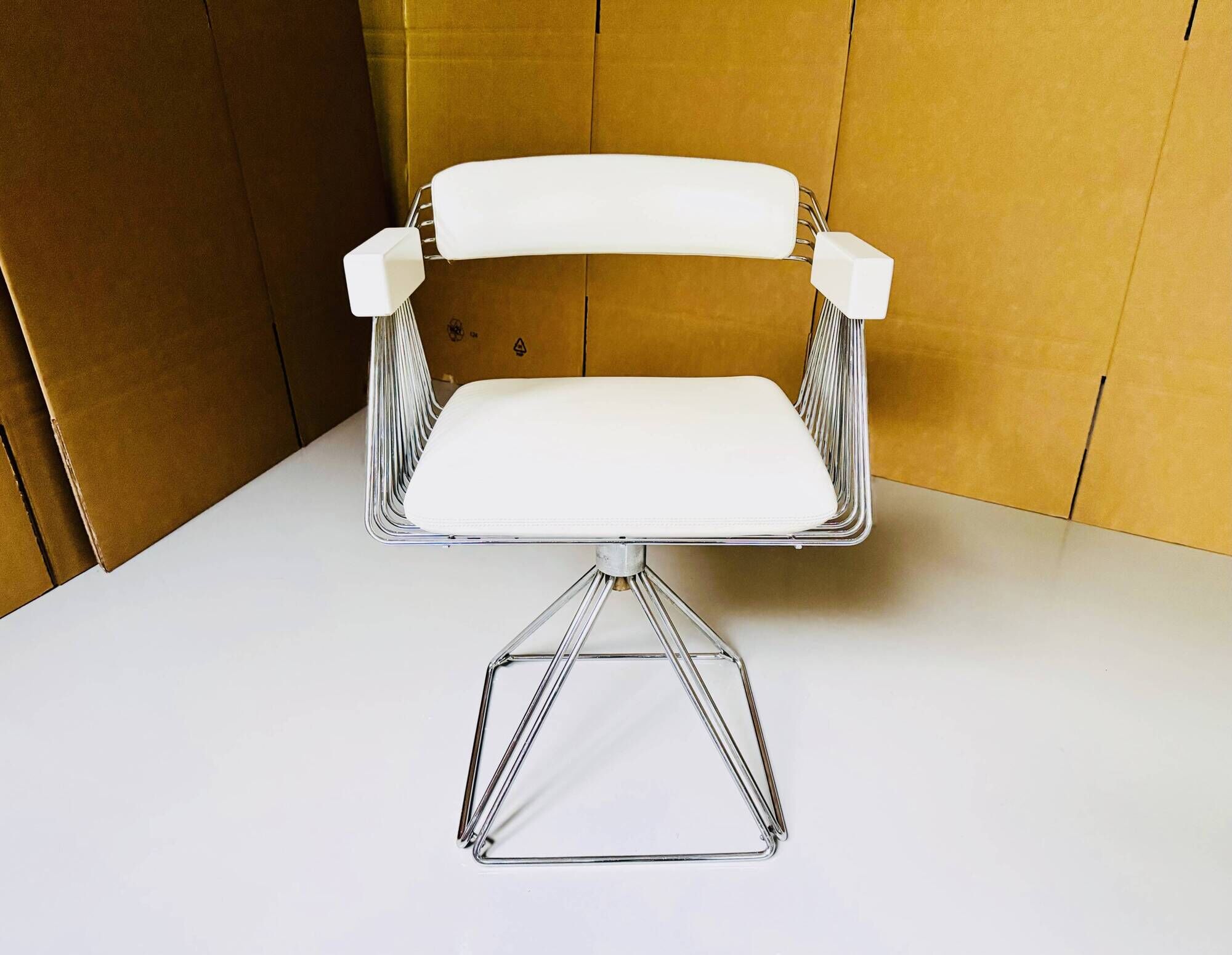 Set of Dining Table with 5 Swivel Wire Chairs by Rudi Verelst for Novalux