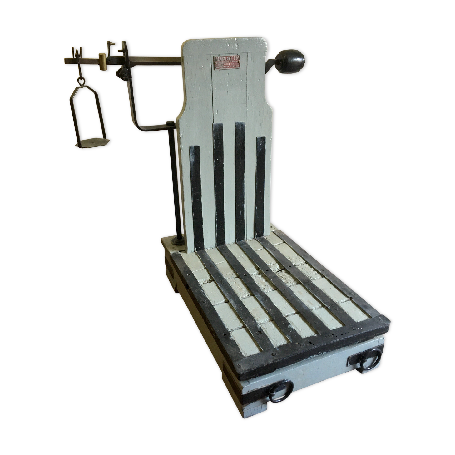 Old-grained scale, early 20th century