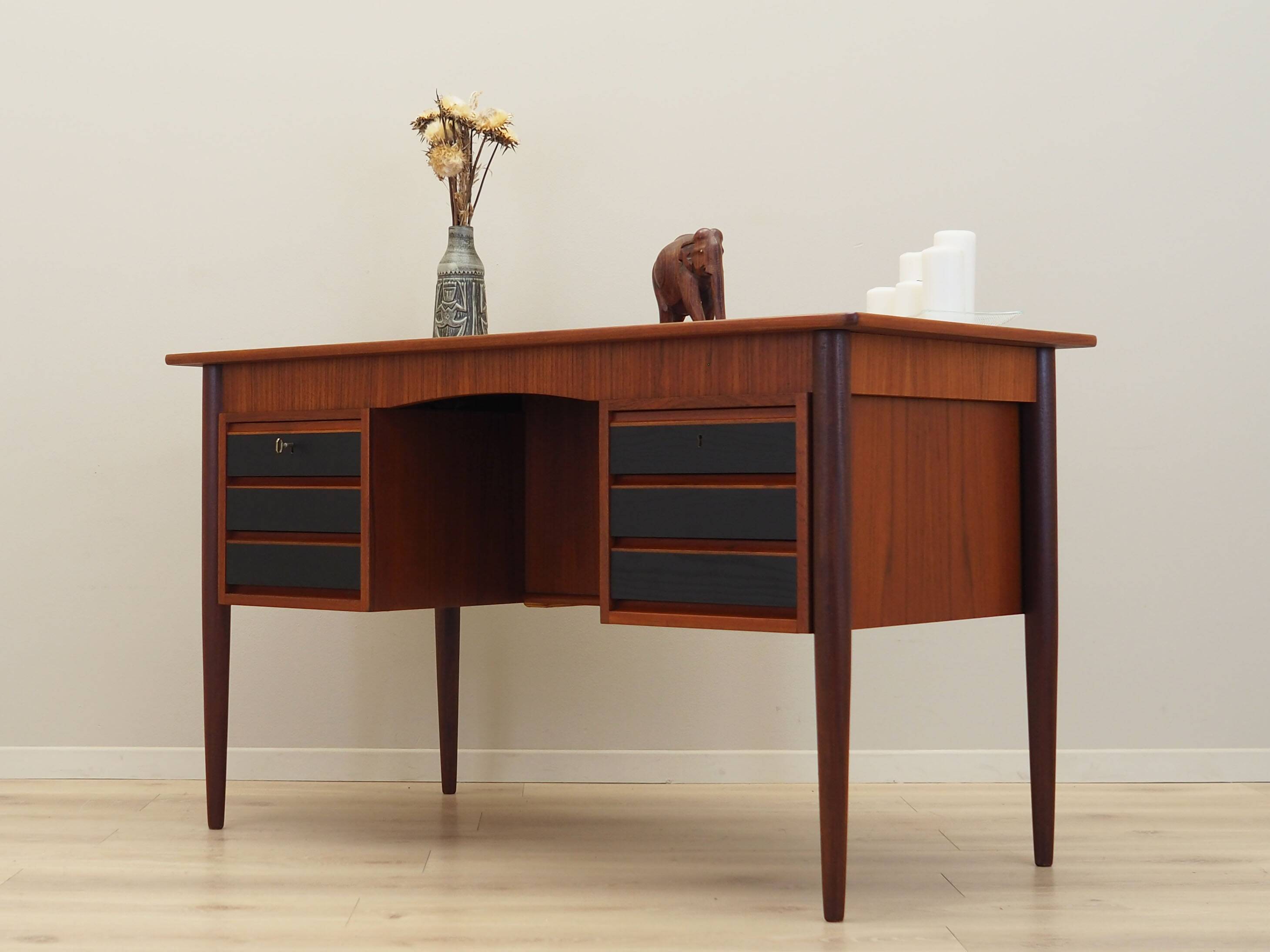 Bureau en teck, design danois, années 1970, production : Danemark