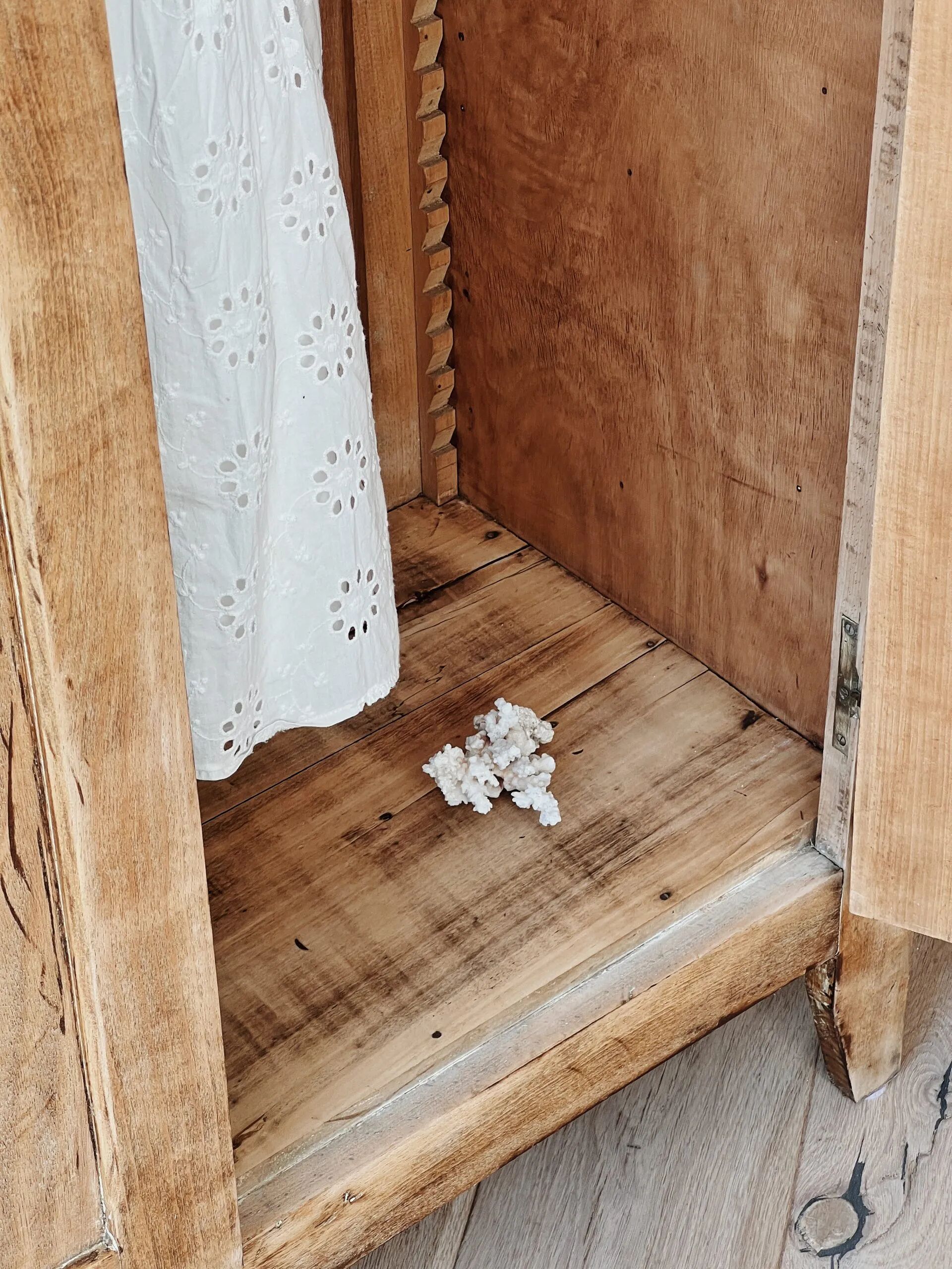Parisian wardrobe in beech wood