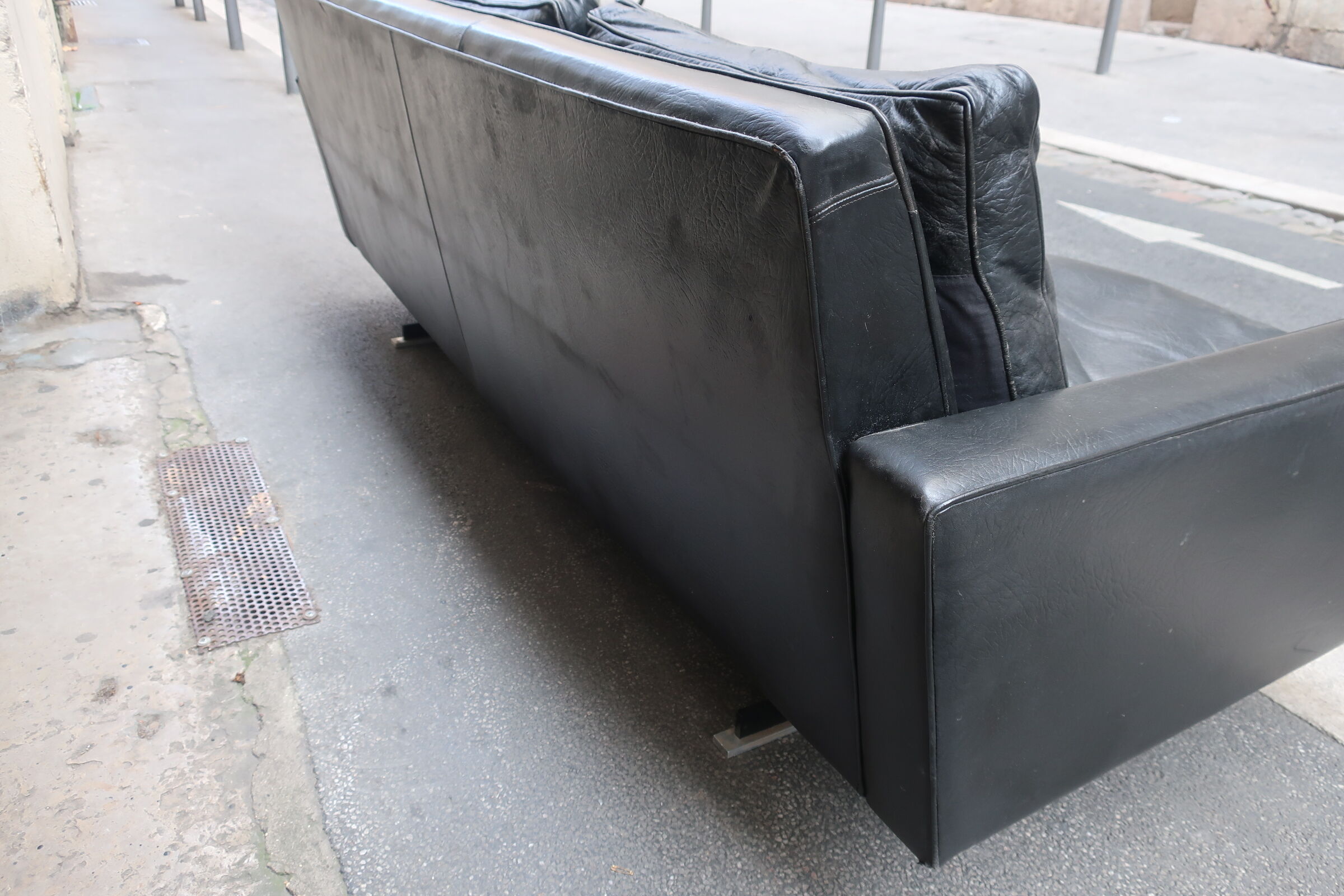 Leather sofa from the 70s chrome footing