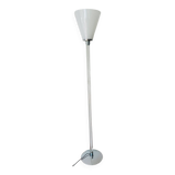 Lampe design unique d'Ingo Maurer. Lampadaire design M de Maurer. Verre à lait, fond transparent.