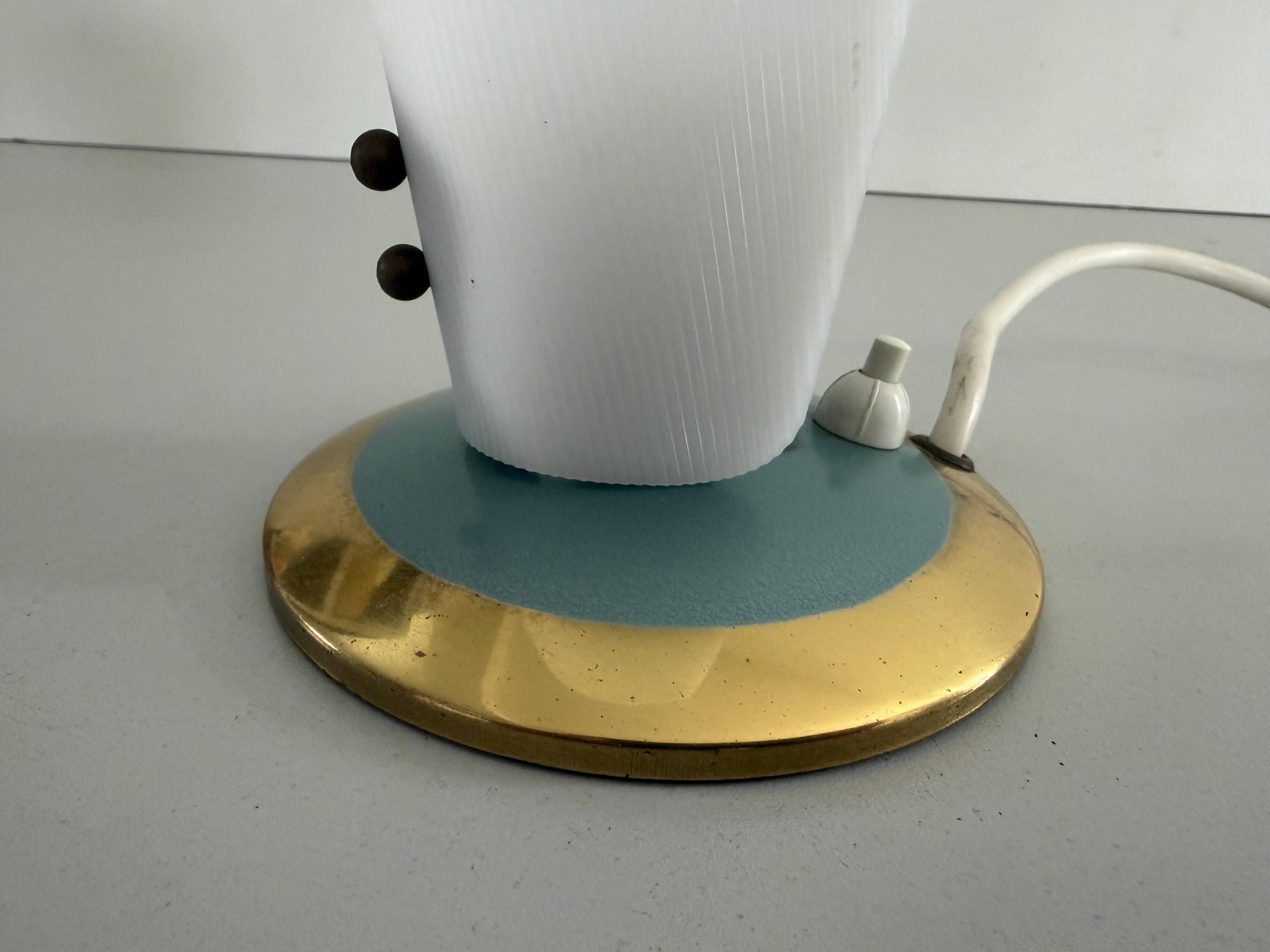 Paire de lampes de bureau du milieu du siècle à tête en plexiglas et base en métal, années 1960, Allemagne