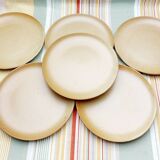 Flat stoneware plates