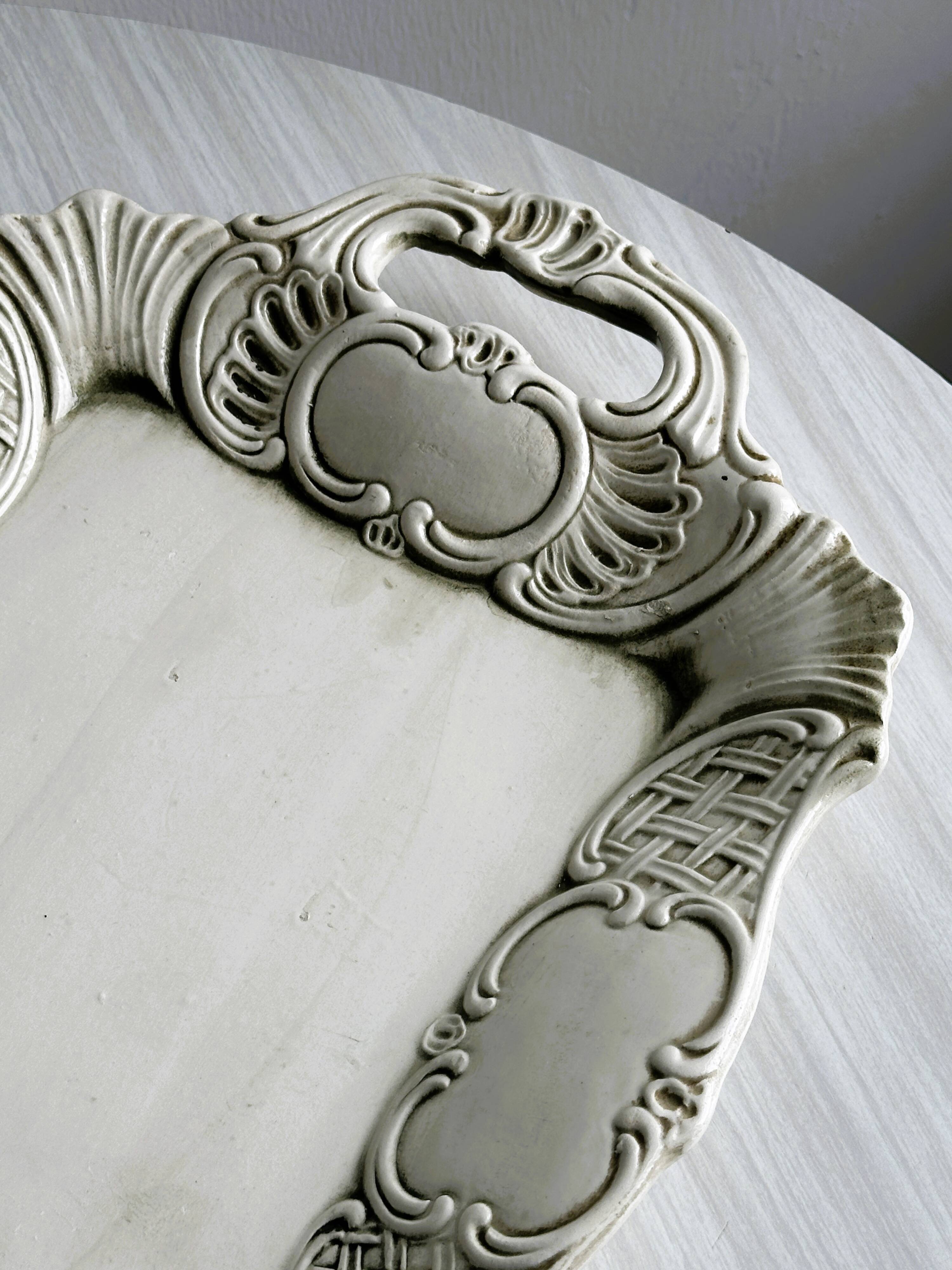 Decorative tray in sculpted white ceramic
