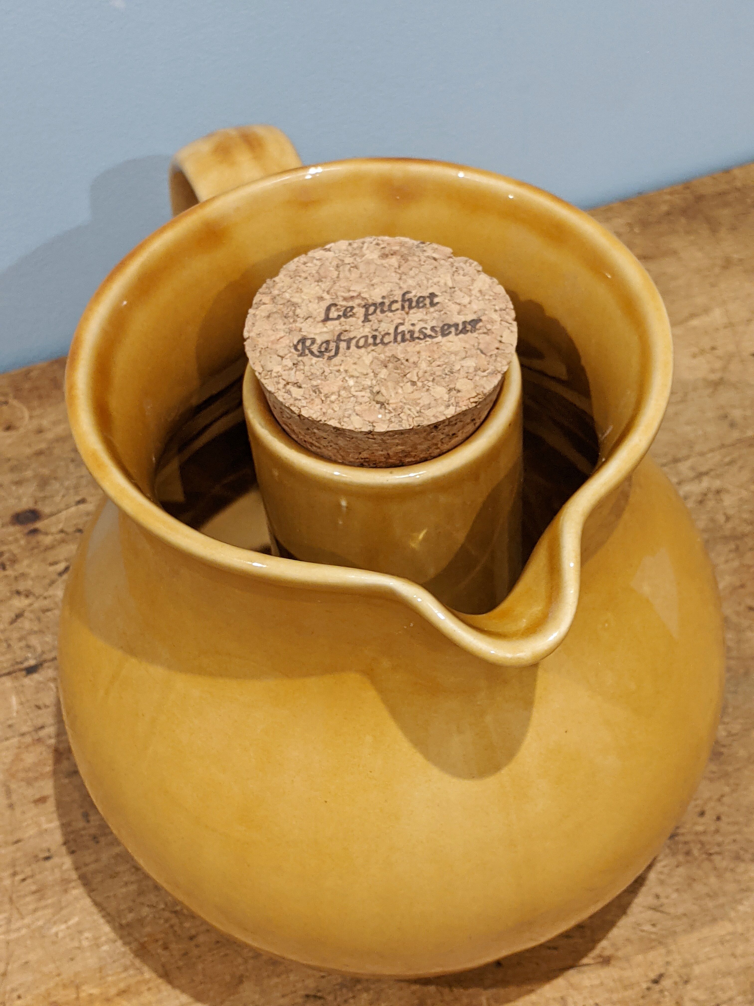Pichet rafraîchisseur en céramique grès ocre