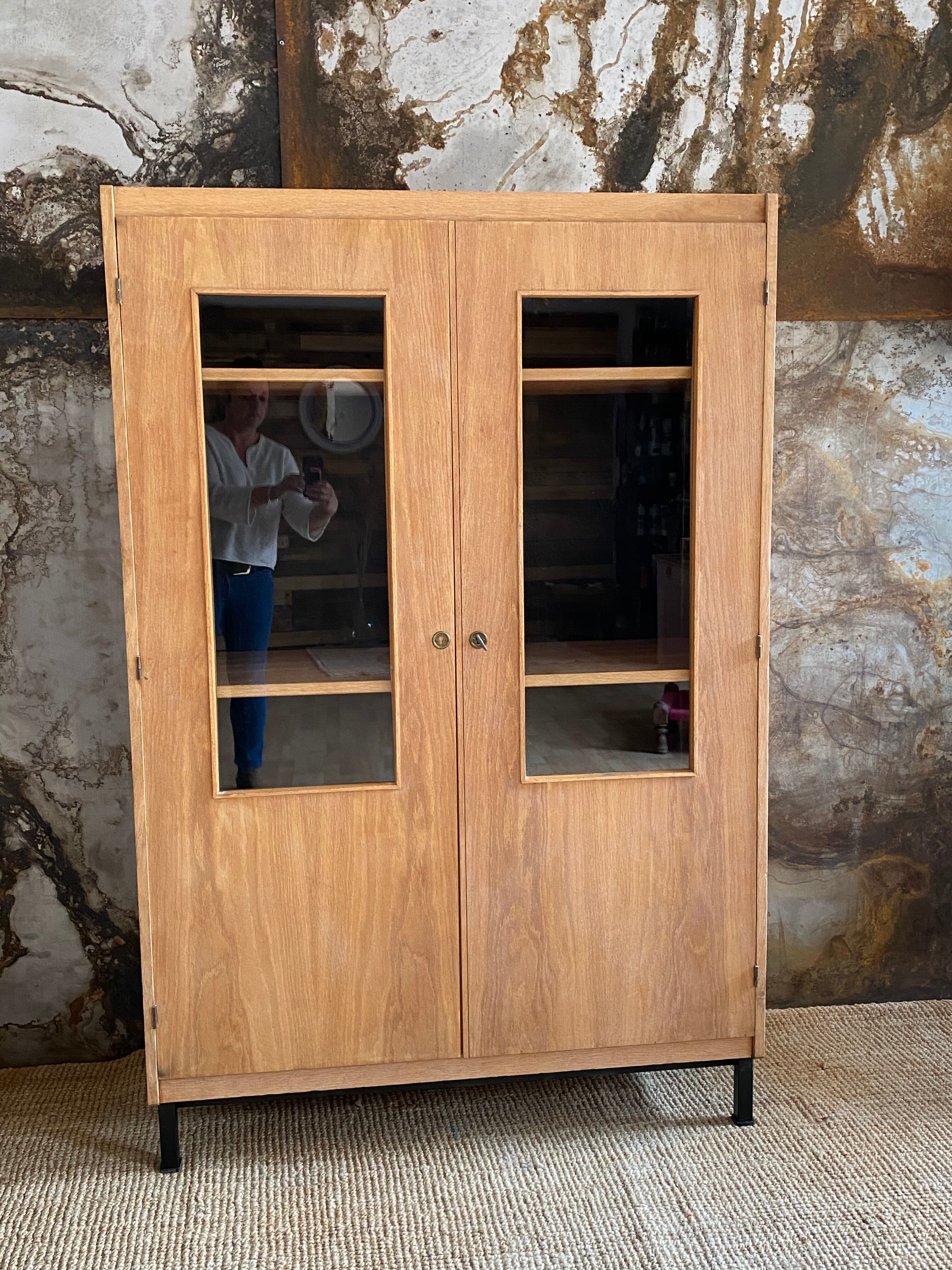 Bookcase in raw wood & metal feet
