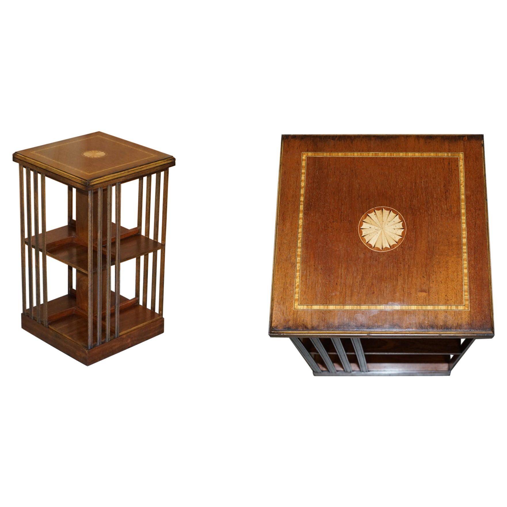 Table bibliothèque tournante en acajou et bois de satin style Sheraton Revival