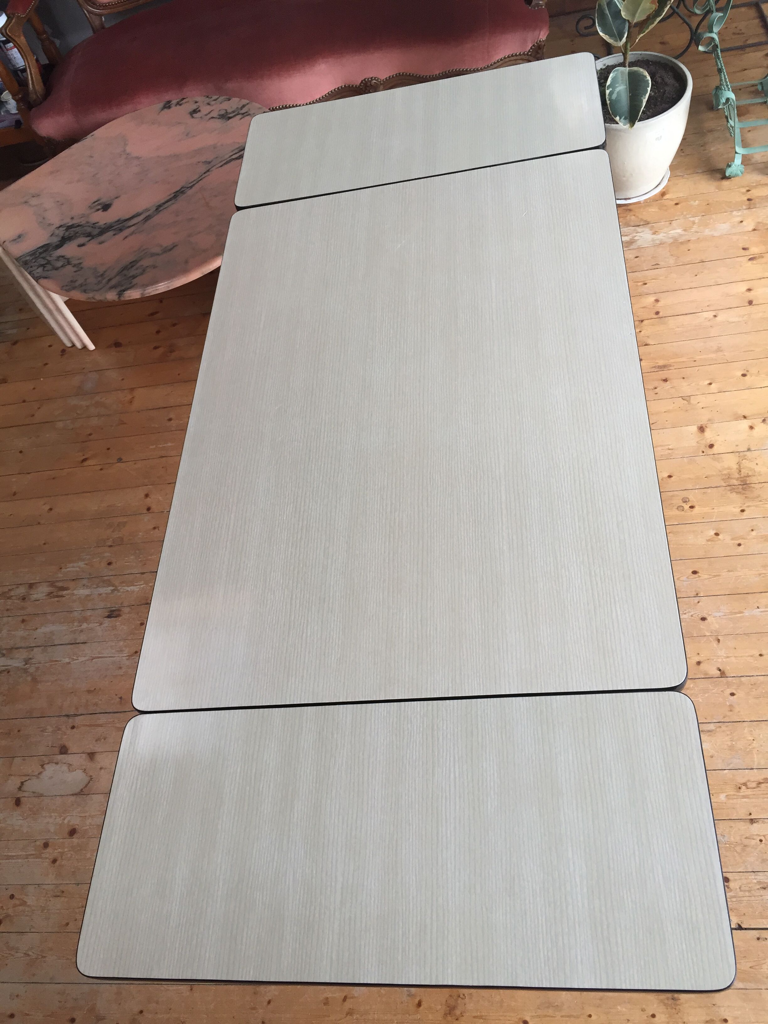 Table formica - 4 matching chairs