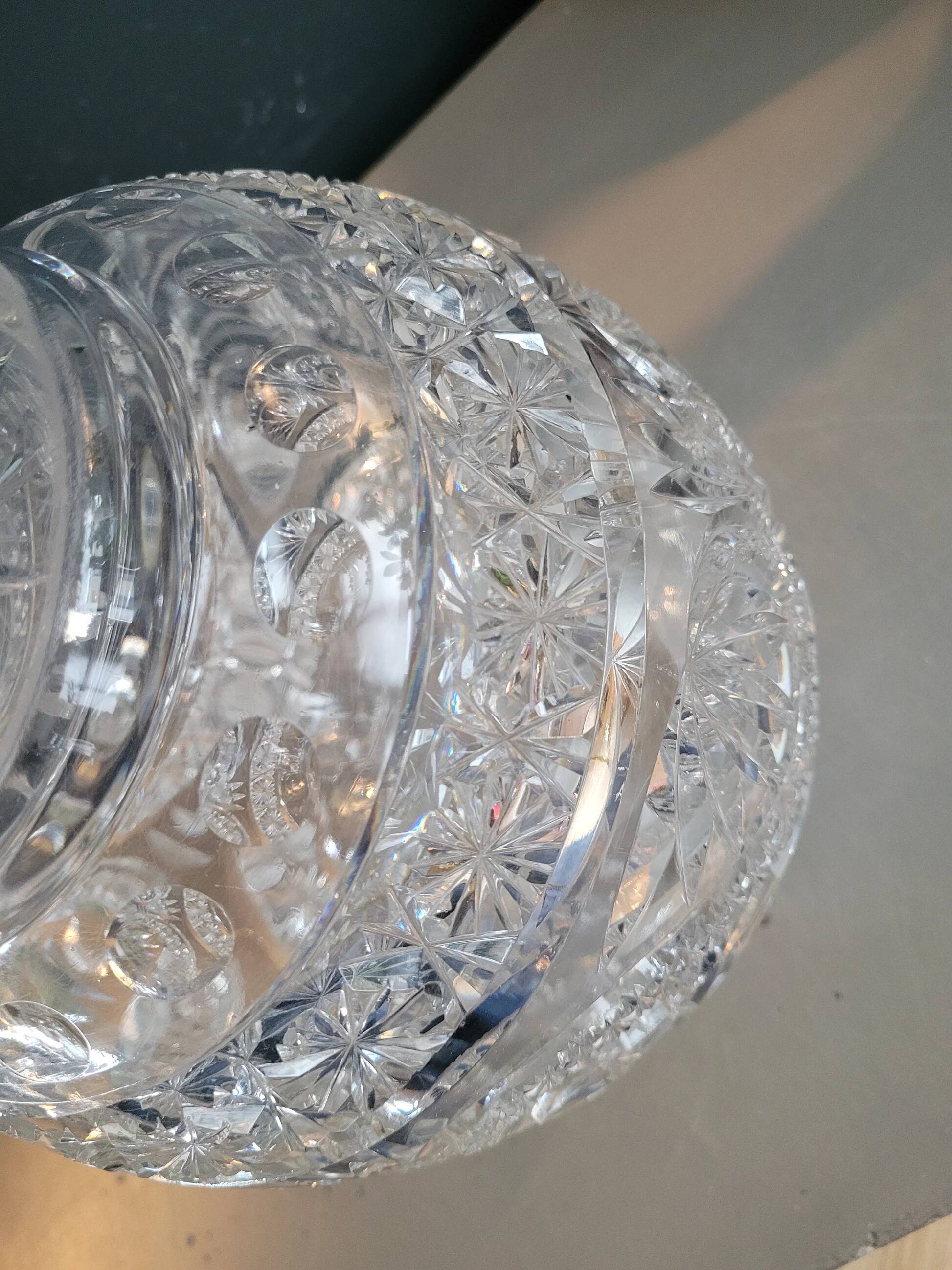 Large round vase in cut crystal