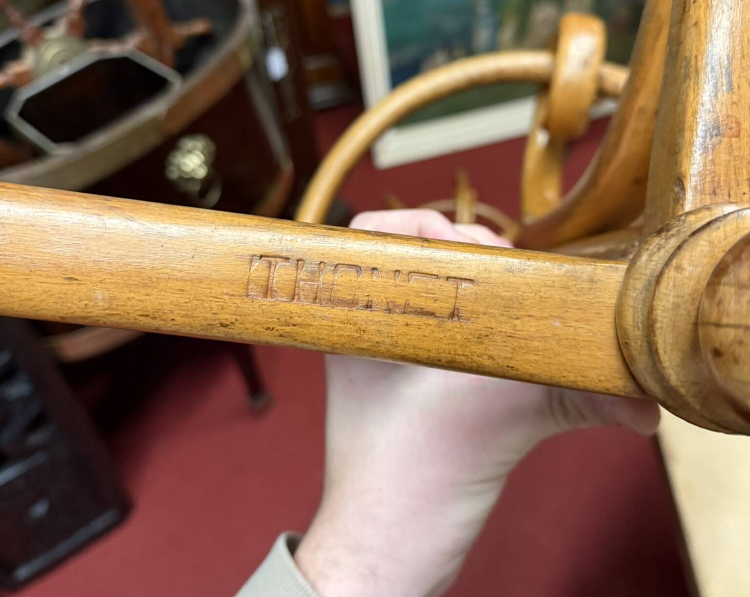 Thonet: pair of parrot coat racks in the shape of a "half-moon"