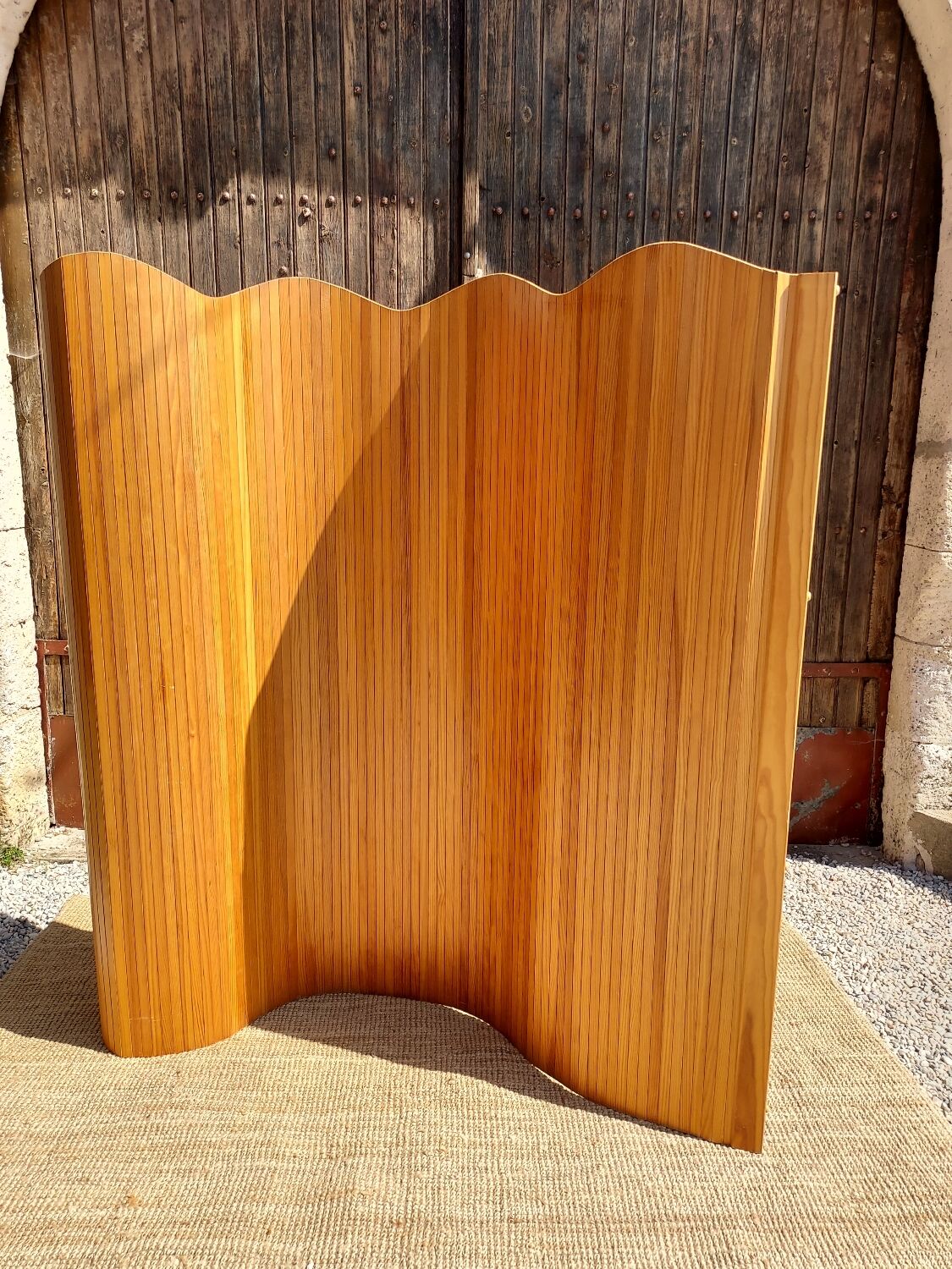 Articulated wooden screen