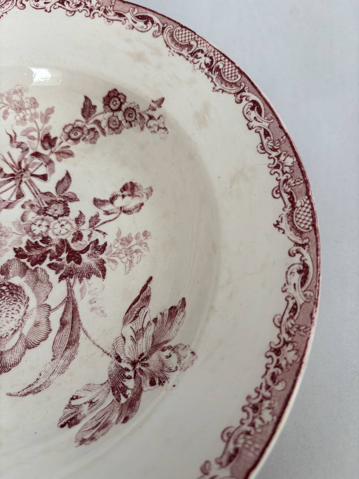 Assiette creuse terre de fer décor floral modèle Fontanges de Sarregue
