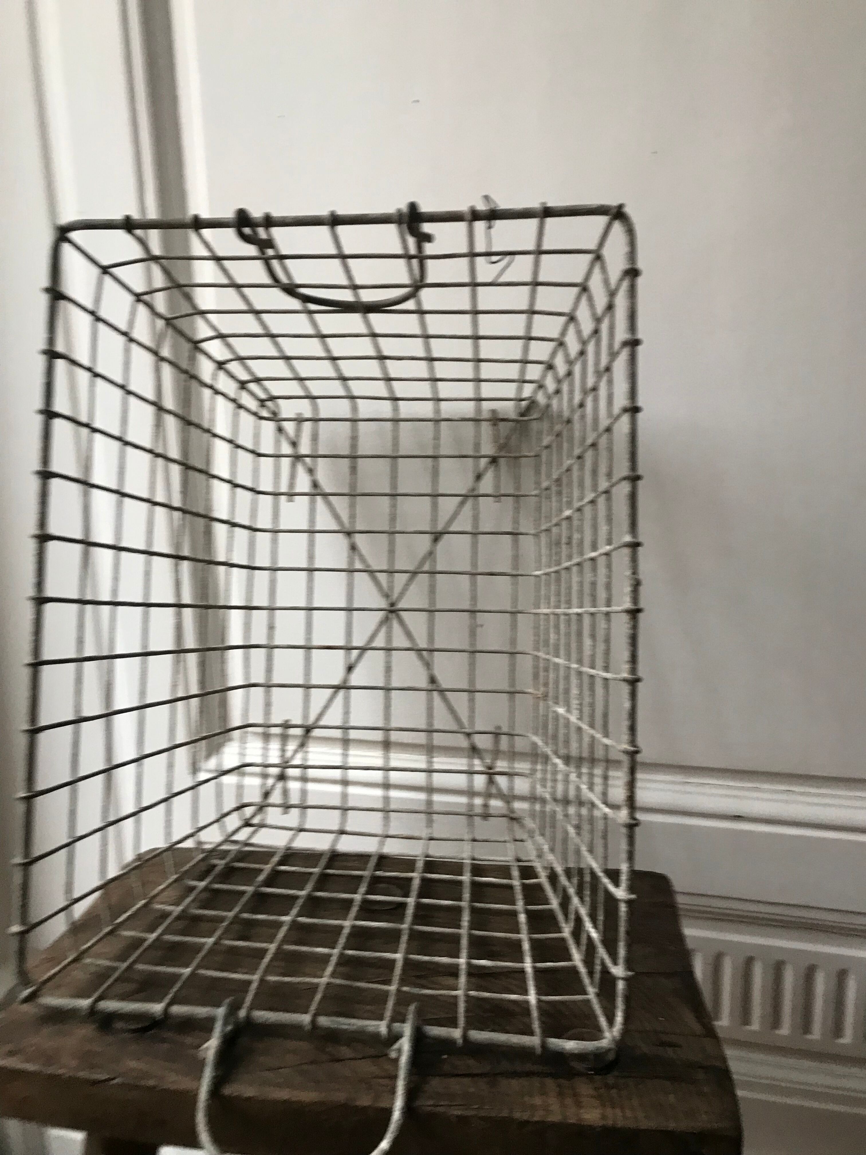 Panière metal patinée
