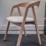 Professional chairs in beech and coated white textile