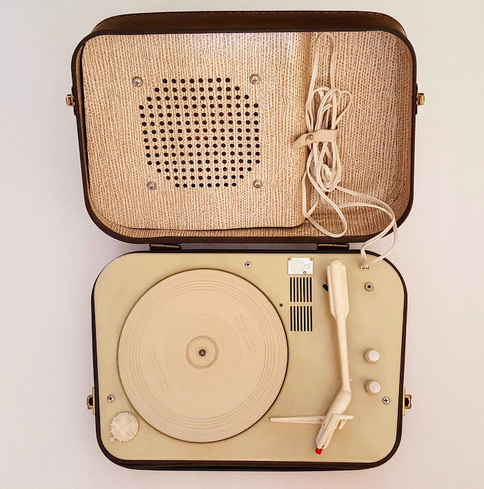 Claude electrophonic record player