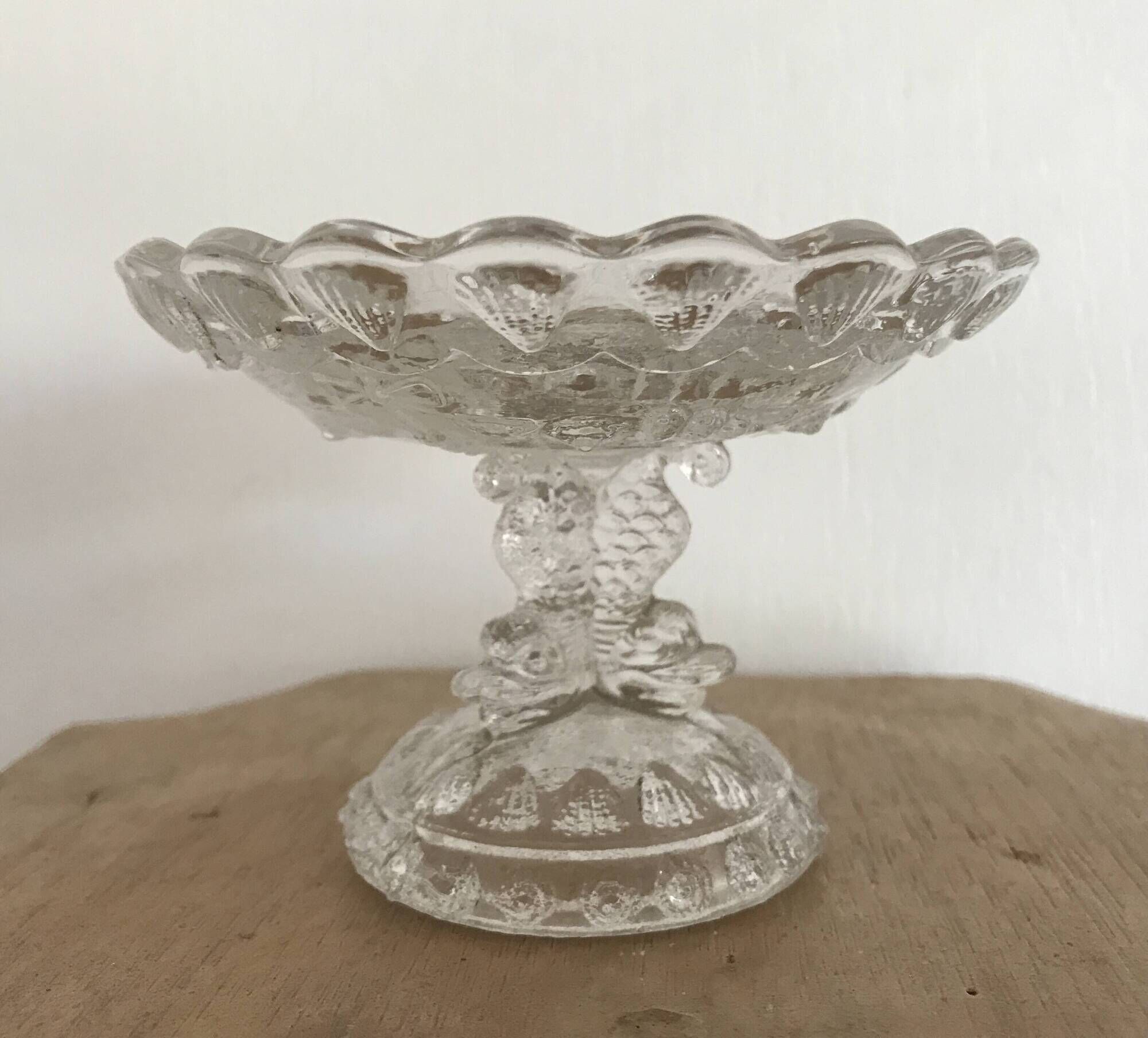 Vide-poche footed bowl in molded glass from portieux vallerysthal