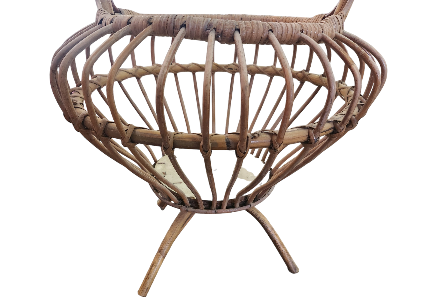 Panier en rotin sur pied
