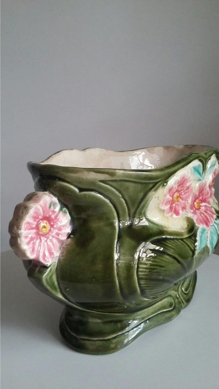 Old-time garden in floral pattern dabbling