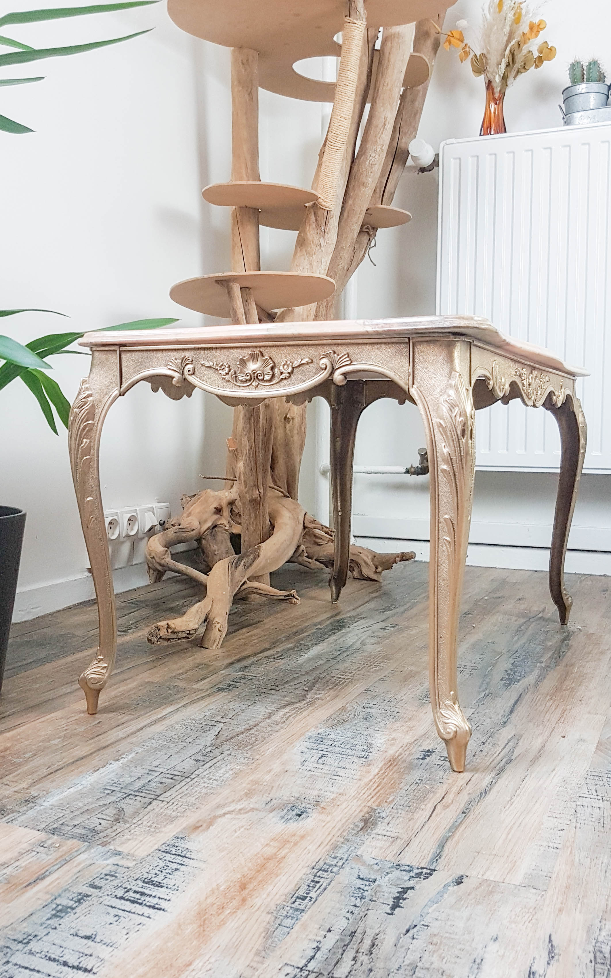 Louis XV coffee table in brass pink marble