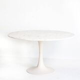 Vintage table with tulip base in white marble and Grosfillex base. France, 1960s